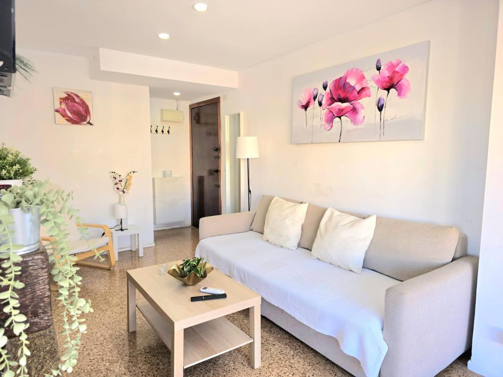 Nogalera Rainbow 2-Bedroom Apartment, Pool And Parking By Namaste Elite Torremolinos Exterior photo