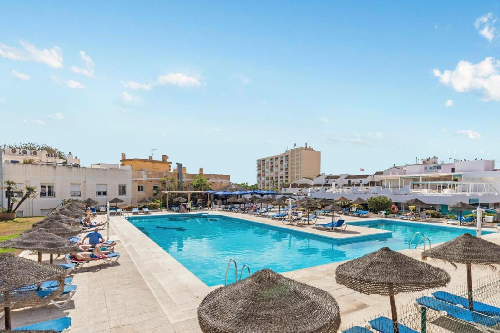 Nogalera Rainbow 2-Bedroom Apartment, Pool And Parking By Namaste Elite Torremolinos Exterior photo