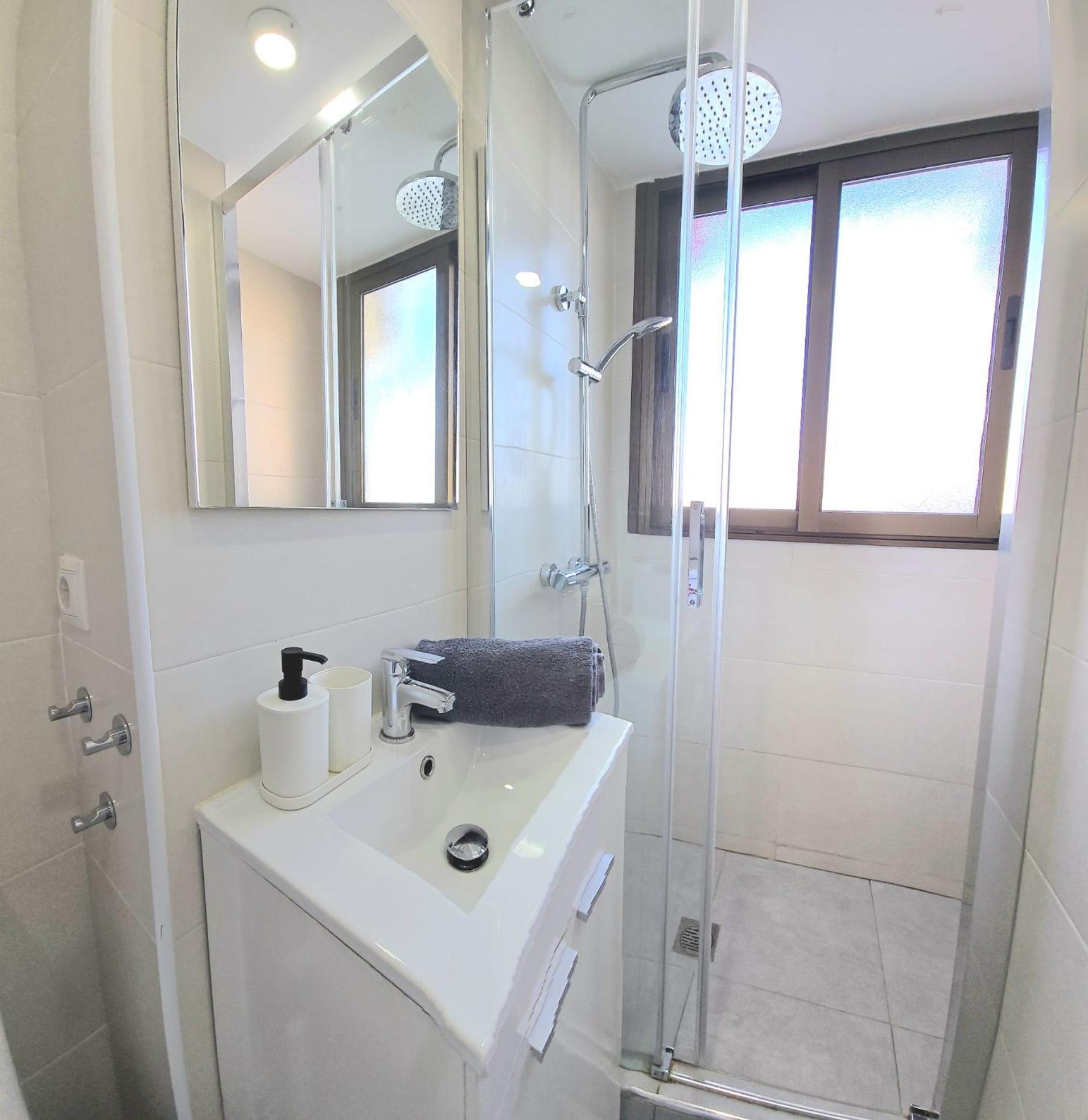 Nogalera Rainbow 2-Bedroom Apartment, Pool And Parking By Namaste Elite Torremolinos Exterior photo