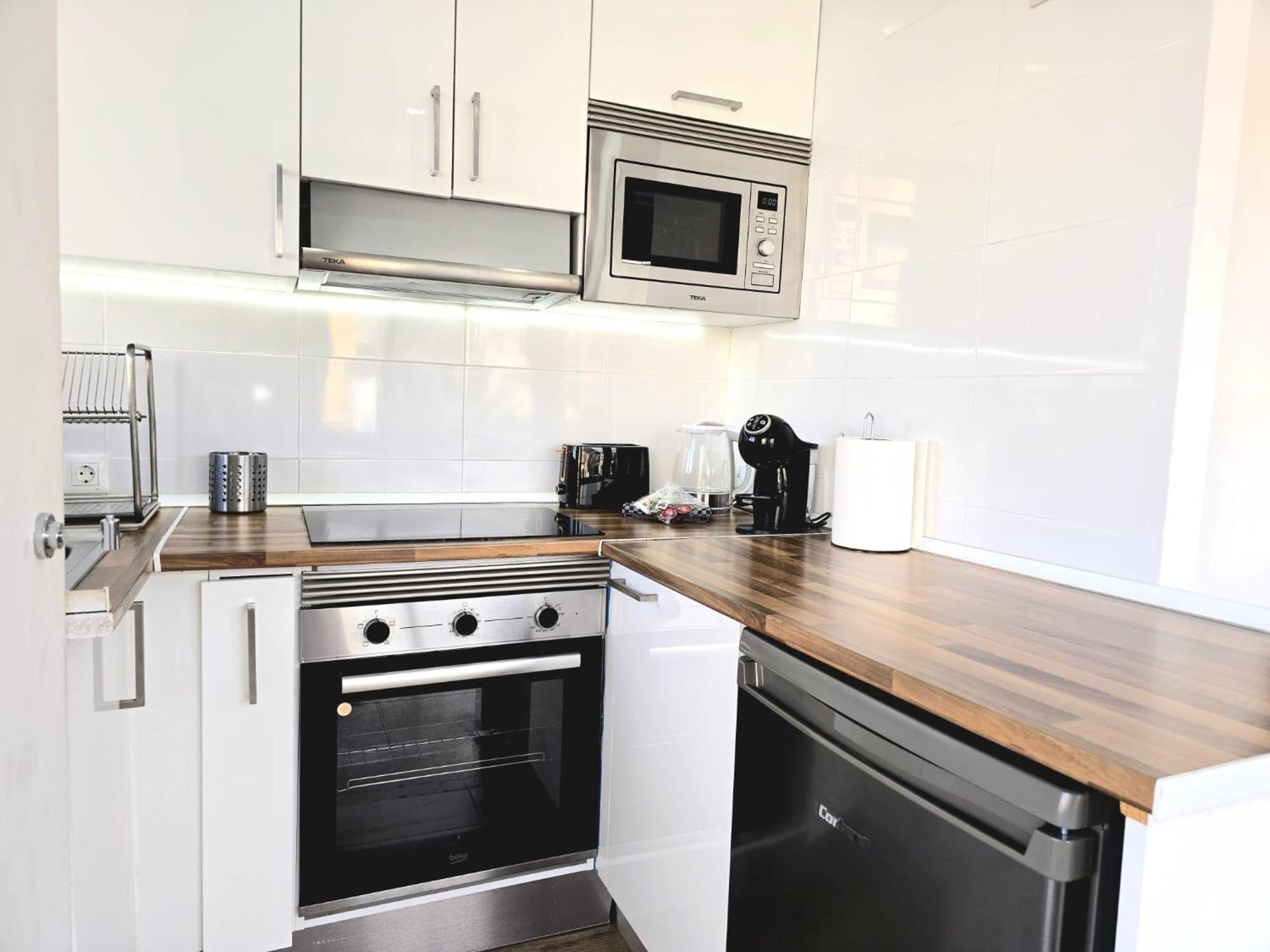 Nogalera Rainbow 2-Bedroom Apartment, Pool And Parking By Namaste Elite Torremolinos Exterior photo