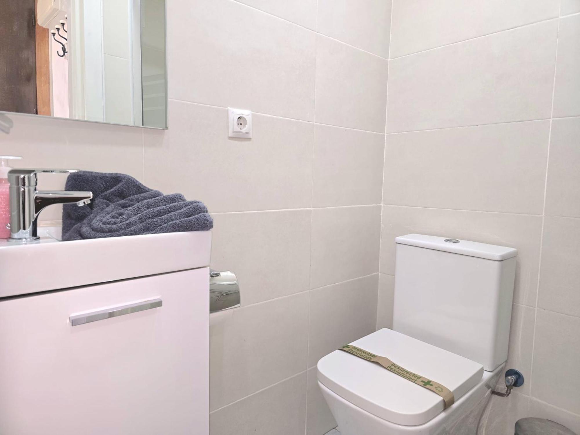 Nogalera Rainbow 2-Bedroom Apartment, Pool And Parking By Namaste Elite Torremolinos Exterior photo